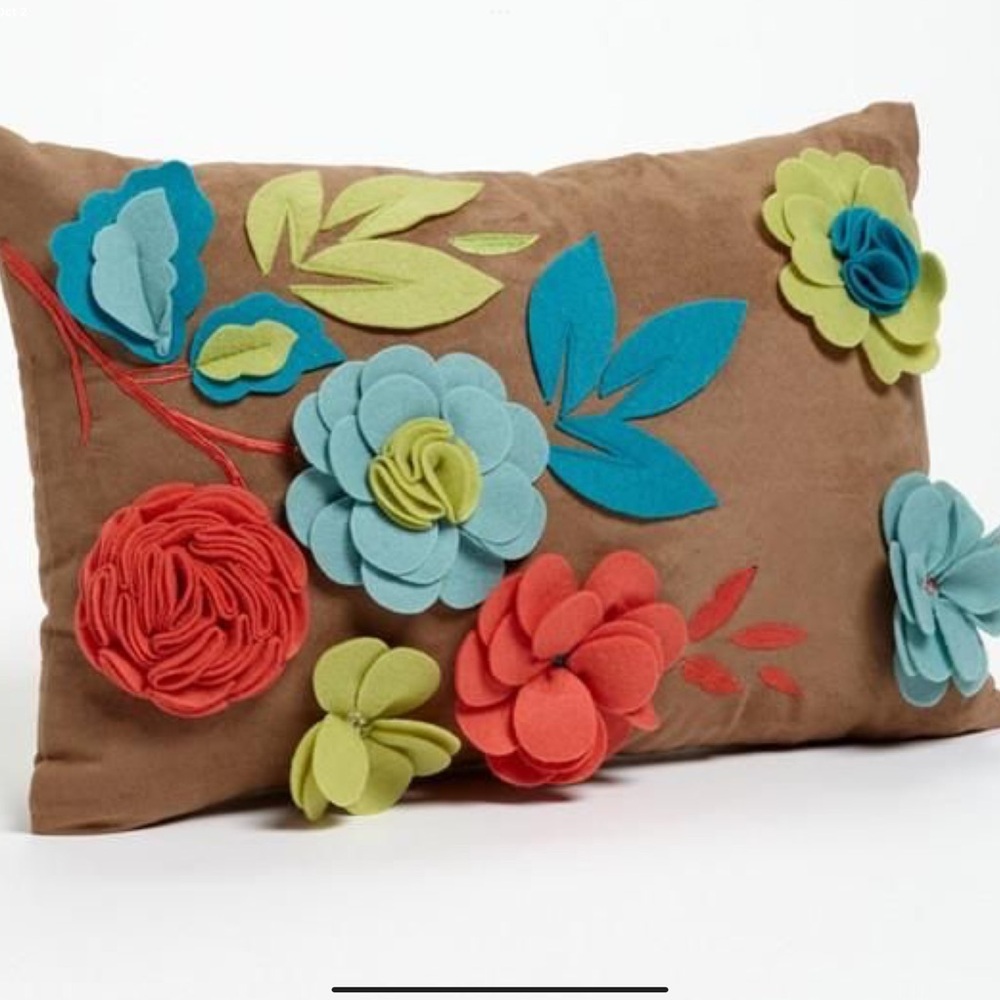Mina Victory Dahlia Flower Accent Pillow Bloomcore Coloful Cottage 10” x 16” - Picture 2 of 14